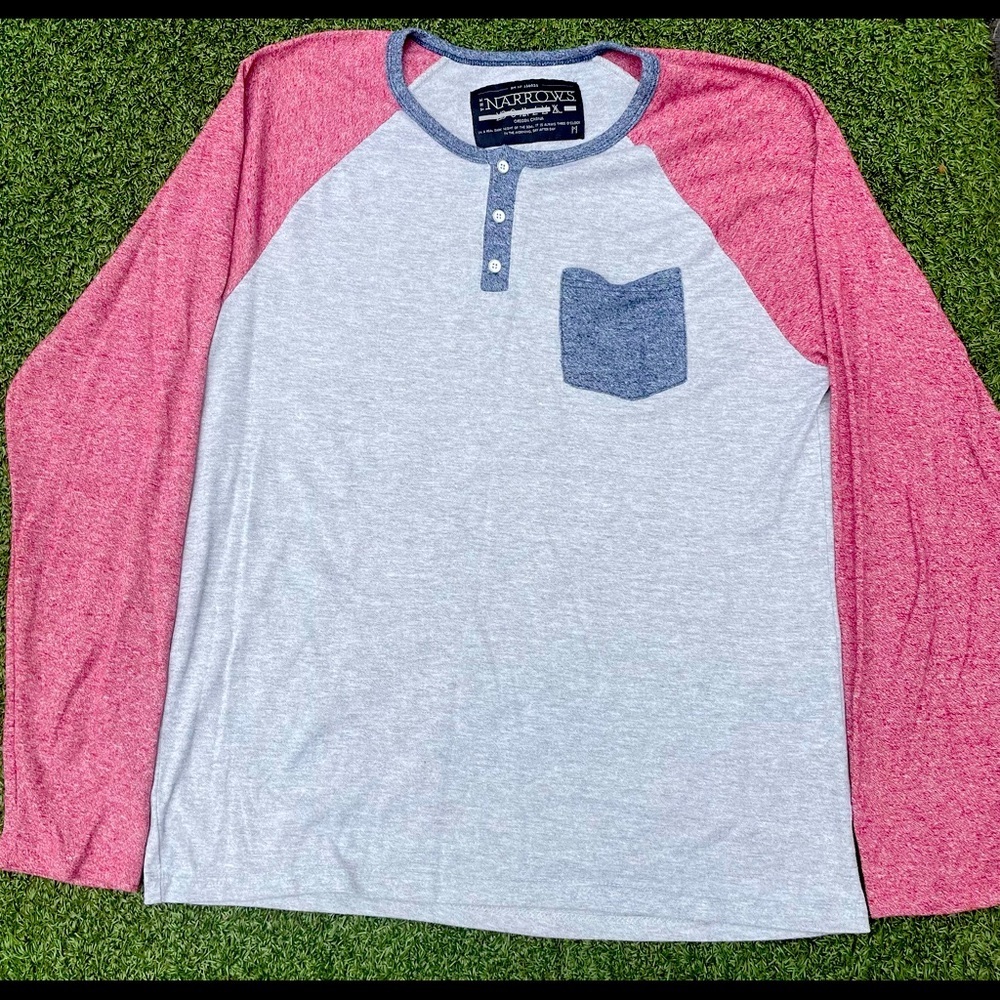 Long sleeve pocket t-shirt.
